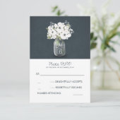 白い花のメイソンjar素朴な結婚式RSVPカード 出欠カード (スタンド正面)