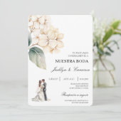 白い花のリング付きスペイン語の結婚式 招待状 (スタンド正面)