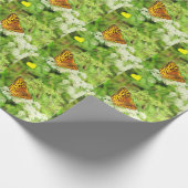 白い花の上に黒とオレンジの蝶 ラッピングペーパー (角)