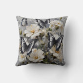 白い花の上に黒と白の蝶 クッション (裏面)