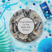 白い花の上に黒と白の蝶 ペーパープレート (パーティー)