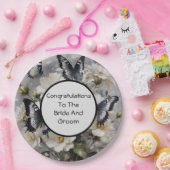 白い花の上に黒と白の蝶 ペーパープレート (パーティー)