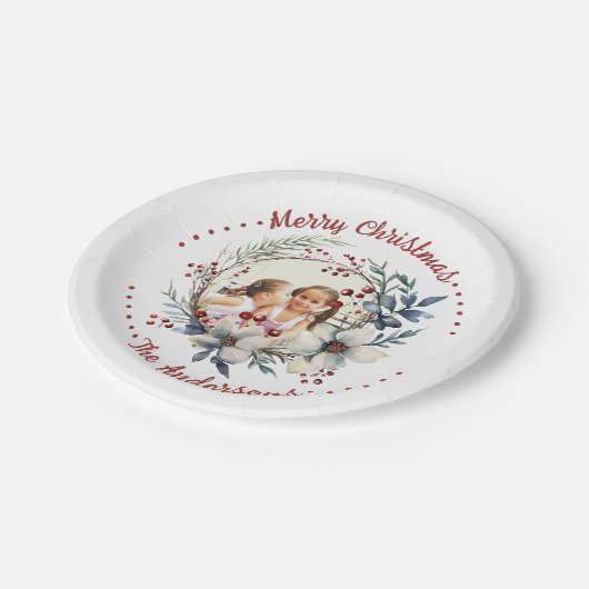 白い花の写真とクリスマスリース ペーパープレート (アングル)
