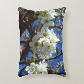 白い花の塊 春に咲く梨の木 アクセントクッション (正面(垂直))