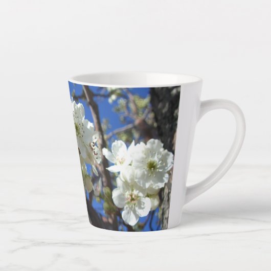 白い花の塊 春に咲く梨の木 カフェラテマグ (右)