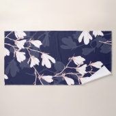 白い花の継ぎ目のないモクレン バスタオル (バスタオル)