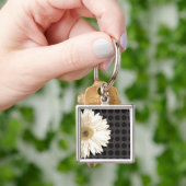 白い花の黒いドット キーホルダー (手)