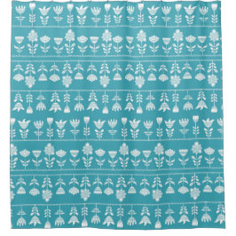 白い花を持つスカンジナビアの青 シャワーカーテン