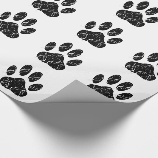 白い花模様の黒犬の前足 ラッピングペーパー (角)