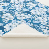 白い花模様、青い背景 シェルパブランケット (3/4)