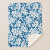 白い花模様、青い背景 シェルパブランケット (正面)