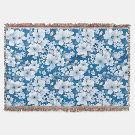 白い花模様、青い背景 スローブランケット (正面)