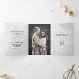 白い花色結婚の 三つ折り招待状