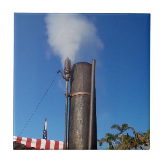 白い蒸気のプルームと古い蒸気のホイッスル タイル (正面)