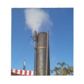 白い蒸気のプルームと古い蒸気のホイッスル ノートパッド (正面)