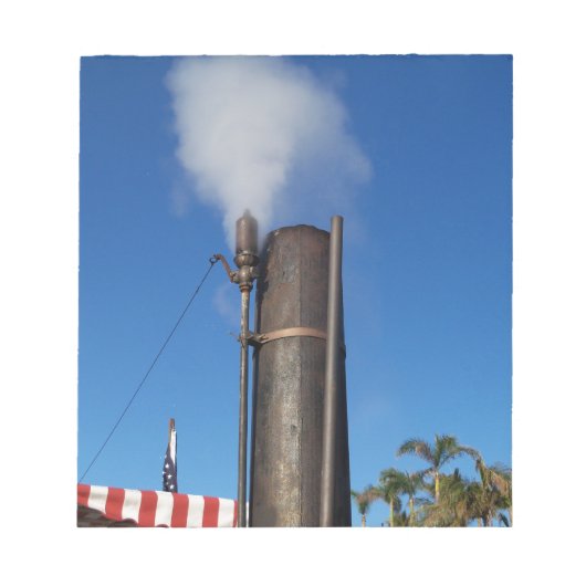 白い蒸気のプルームと古い蒸気のホイッスル ノートパッド (正面)