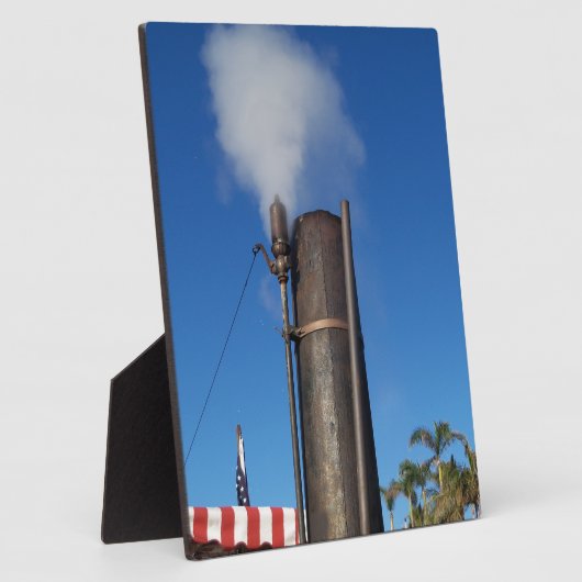 白い蒸気のプルームと古い蒸気のホイッスル フォトプラーク (側面)