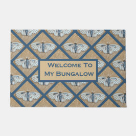 白い蛾のタイルを使用した書式 ドアマット