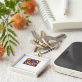 白い蝶の花模様 – 紫、ラベンダーアン キーホルダー (側面)