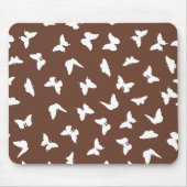白い蝶の茶色の背景かわいい美しさ マウスパッド (正面)