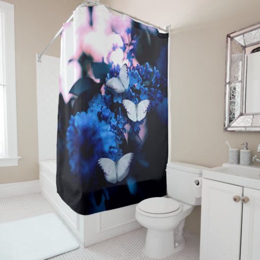 白い蝶ブルーフラワーバタフライ シャワーカーテン (インサイチュ)