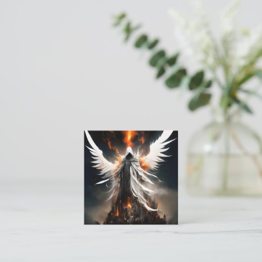 白い血天使の女性が破壊者の上にそびえる スクエア名刺 (スタンド正面)