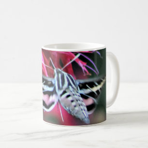 白い裏打ちスフィンクス蛾赤いハチの卵 コーヒーマグカップ