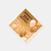 白い誕生日のカスタムな金ゴールドの気球 スタンダードカクテルナプキン (角)