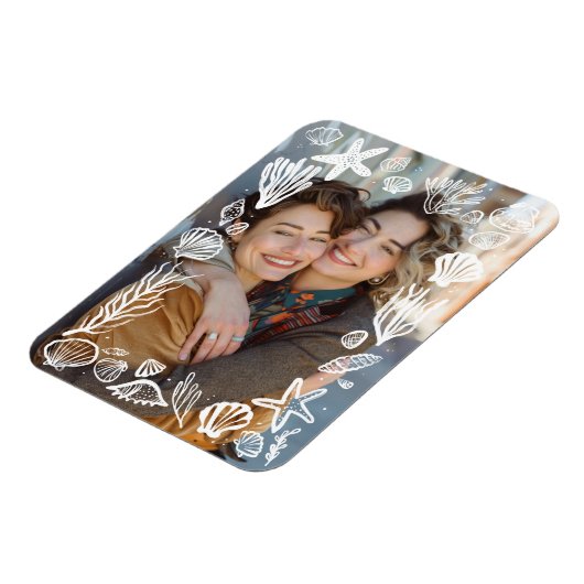 白い貝のフレームのカスタムフォト マグネット (左側)