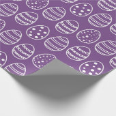 白い輪郭のイースターエッグを持つ紫 ラッピングペーパー (角)
