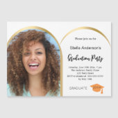 白い金ゴールドフォトアーチの卒業 マグネット招待状 (正面)