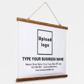 白い長方形のタペストリーにぶら下がったよるビジネスブランド 吊り下げ型タペストリー (傾斜あり)