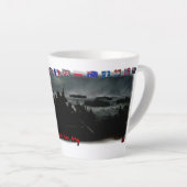白い陶器のコーヒーカップに描かれたポール・ヴェルレーヌの詩 カフェラテマグ (右アングル)
