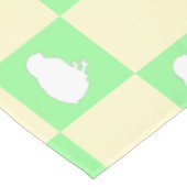 白い雛モチーフのイースターチェッカーボードパターン テーブルクロス (アングル)