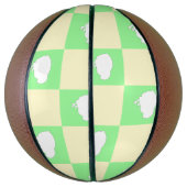 白い雛モチーフのイースターチェッカーボードパターン バスケットボール (縦)