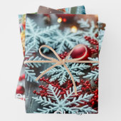 白い雪と明るい赤のオーナメント ラッピングペーパーシート (インサイチュ)