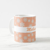 白い雪の桃の背景コーヒーマグ コーヒーマグカップ (正面左)