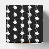 白い雪の結晶パターン黒いギフト フェイバーボックス (上部)