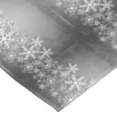 白い雪片が灰色のクリスマステーブルクロスに テーブルクロス (アングル)