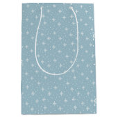 白い雪片でほこりっぽい青い冬パターン ミディアムペーパーバッグ (正面)