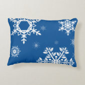 白い雪片の青い枕 アクセントクッション (裏面)