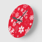 白い雪片 – カスタマイズ可能な背景色 ラウンド壁時計 (傾斜)