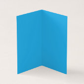 白い雲が少し散らばった穏やかな青い空 (内部)