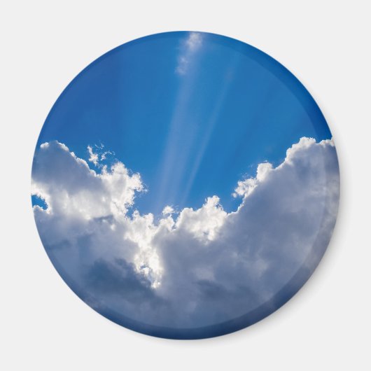 白い雲と太陽の光を持つ青い空。 マグネット (正面)