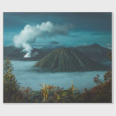白い雲に囲まれた緑の山々 ラッピングペーパー (フラット)