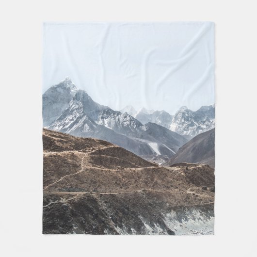 白い雲の下の山の風景写真 フリースブランケット (正面)