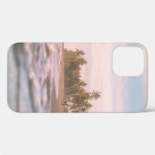 白い雲の下の茶色の砂の上の緑のヤシの木 Case-Mate iPhoneケース (裏面 (横))