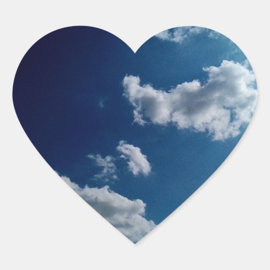 白い雲、濃い青の空に ハートシール (正面)