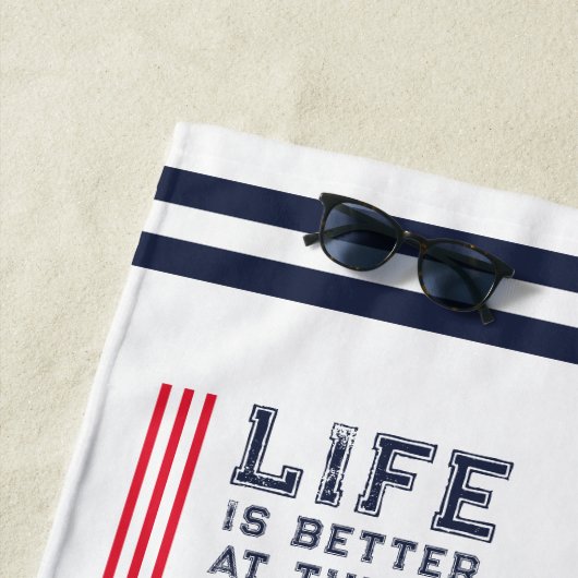 白い青い赤の湖で生活が良航海のい ビーチタオル (インサイチュ)