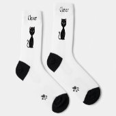 白い靴下の上の愛らしい黒猫と前足 ソックス (右)